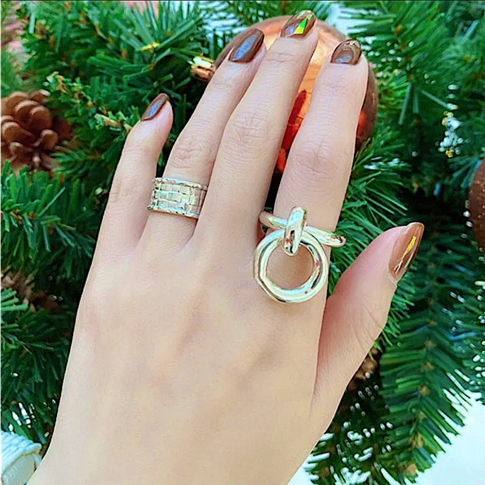 STERLING SILVER INTERLOCKING CIRCLE CHARM MINIMALIST RING - Picture 11 of 13